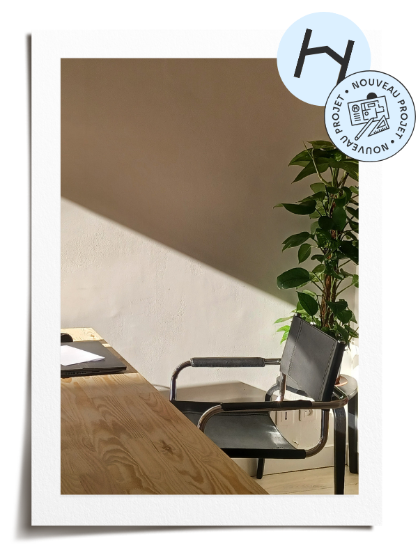 Espace de travail de Studio Nahi, prêt pour échanger sur votre projet. Contactez votre architecte d'intérieur à Toulouse.