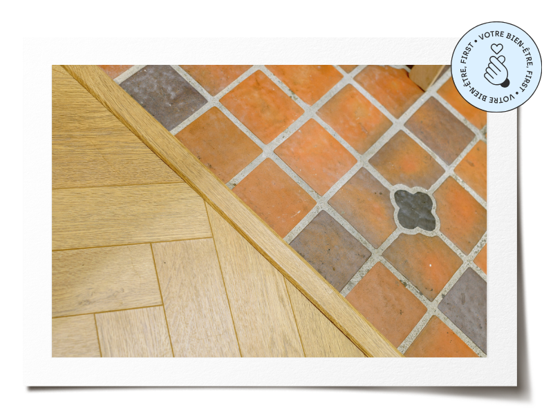 Détail de matériaux durables et éco-responsables sélectionnés pour un projet d'aménagement intérieur.